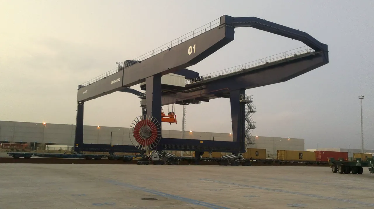 Goliath gantry crane